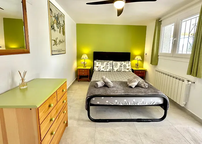 Sunny In A Cosy With Shared Swimming Pool Appartement