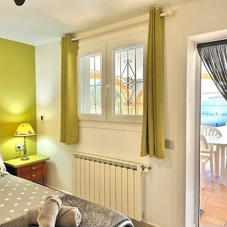 Apartman Sunny In A Cosy With Shared Swimming Pool