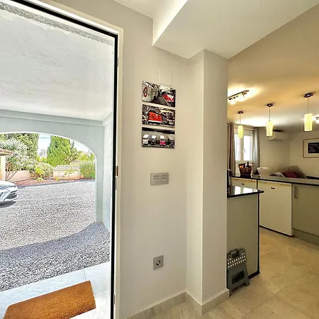 Sunny In A Cosy With Shared Swimming Pool Apartman *