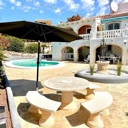 Sunny In A Cosy With Shared Swimming Pool * Κάλπε