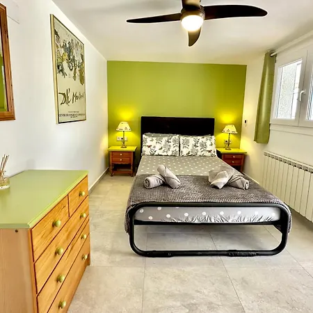 Sunny In A Cosy With Shared Swimming Pool Apartman