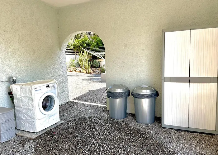 Sunny In A Cosy With Shared Swimming Pool Appartamento *